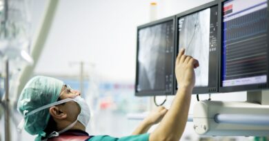 1772451520 cardiologist doctor in the operation room 182157308 5c1abd3cc9e77c00016b48fb.jpg