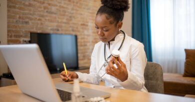 healthcare provider prescribing gettyimages 1436104028 07686bf4f3cf496c97b0cb77357af4e1.jpg