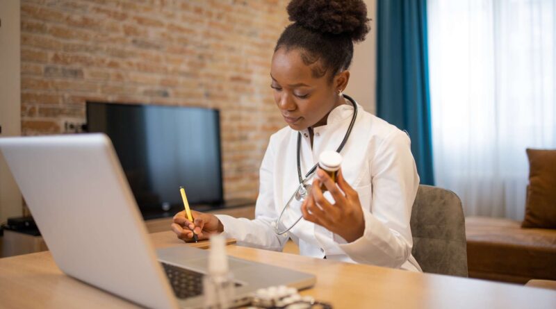 healthcare provider prescribing gettyimages 1436104028 07686bf4f3cf496c97b0cb77357af4e1.jpg
