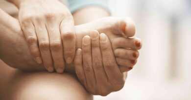 woman feeling foot pain close up horizontal view 1257236444 685a4e8cbff74b2f88770f9727ad6762.jpg